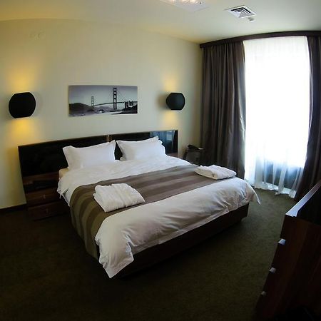 Voyage Hotel Karagandy Екстериор снимка