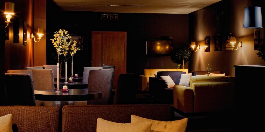 Voyage Hotel Karagandy Екстериор снимка