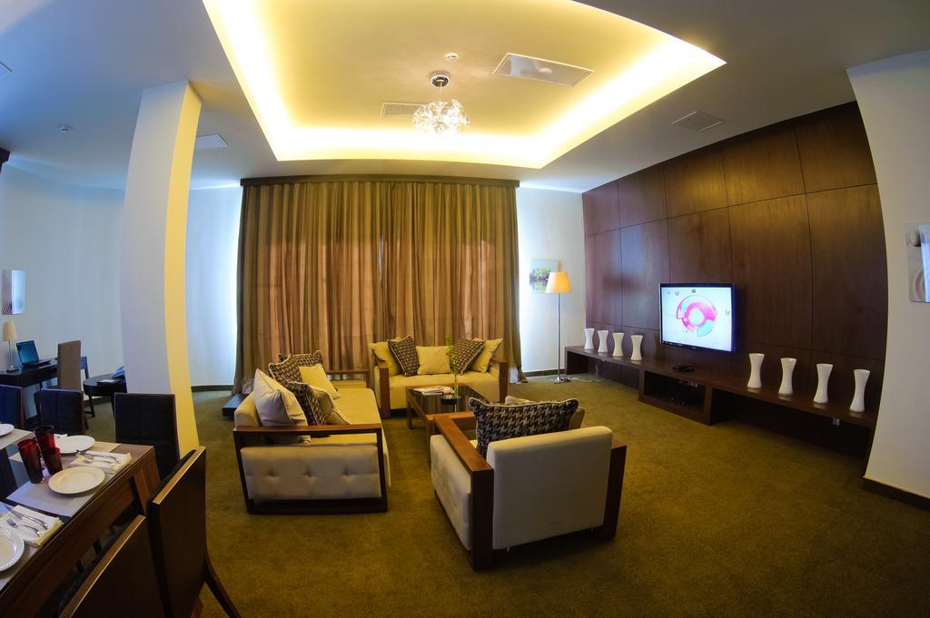 Voyage Hotel Karagandy Екстериор снимка