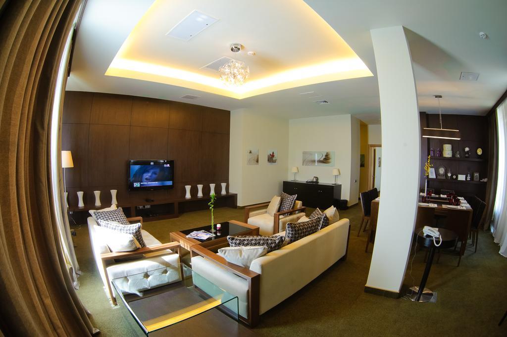 Voyage Hotel Karagandy Екстериор снимка