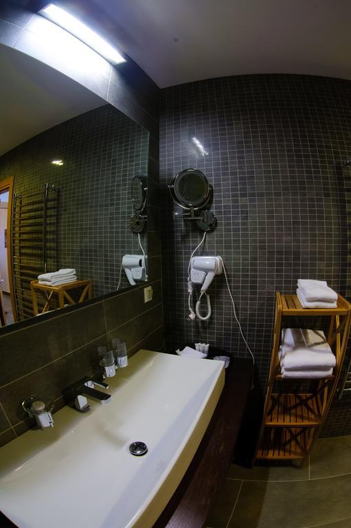 Voyage Hotel Karagandy Екстериор снимка