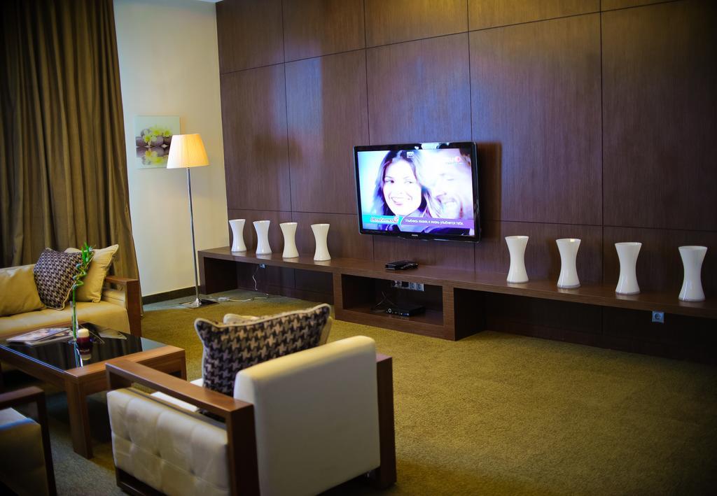 Voyage Hotel Karagandy Екстериор снимка
