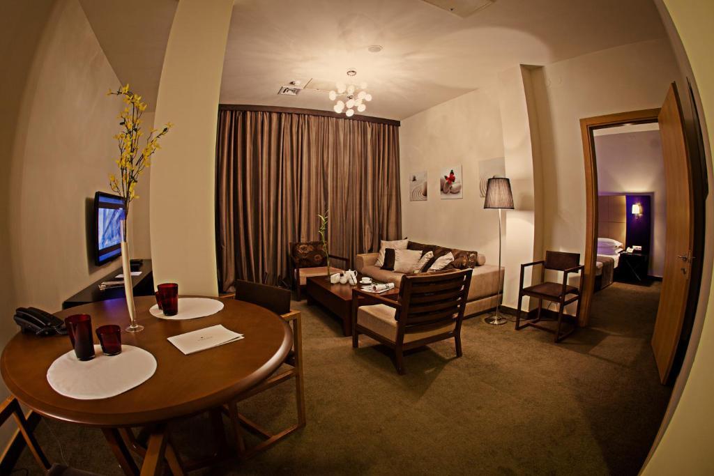 Voyage Hotel Karagandy Стая снимка